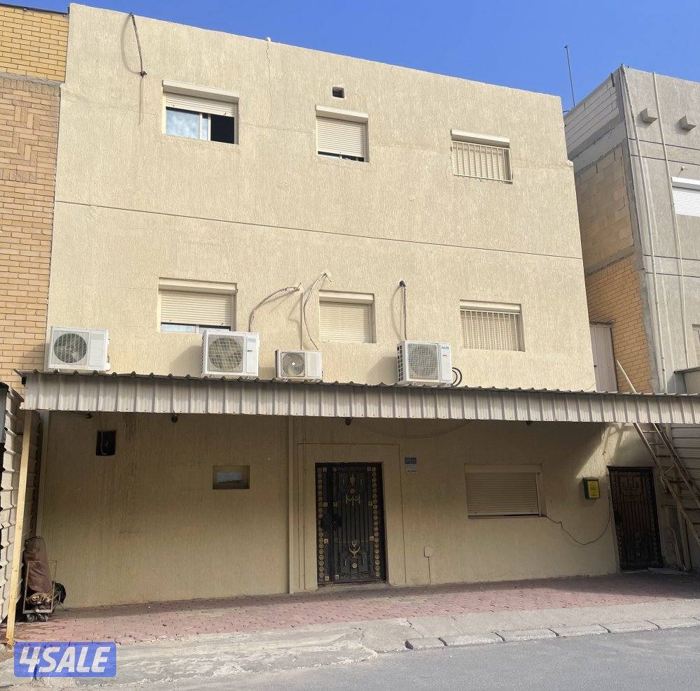 للبيع بيت في العيون ثلاث ادوار وشهادة الاوصاف جاهزه0