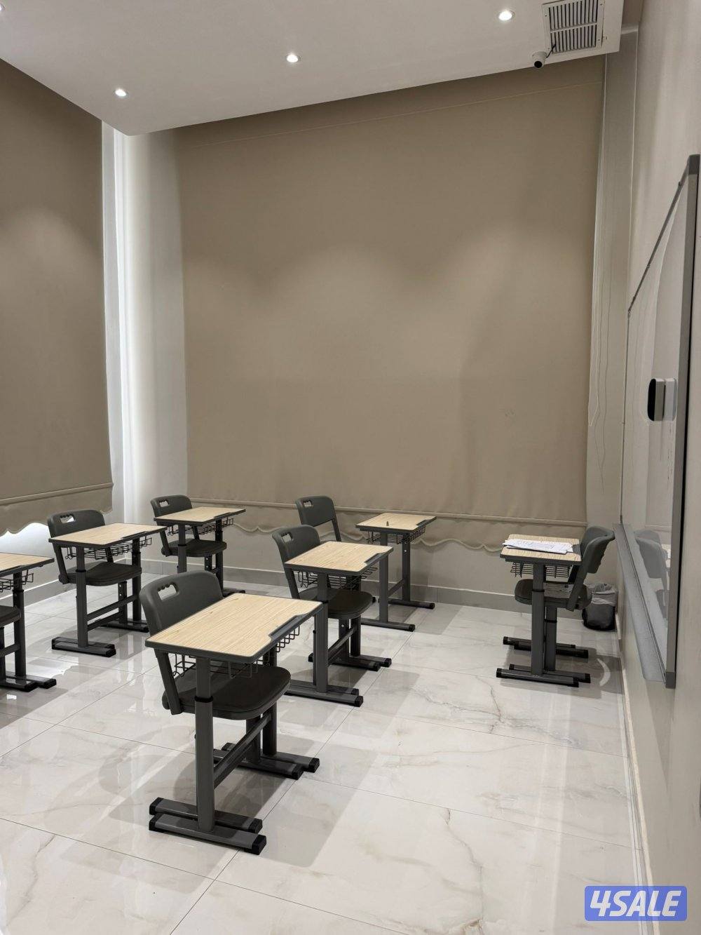 للإيجار قسيمة في المطلاع دورين وسرداب لحضانة0