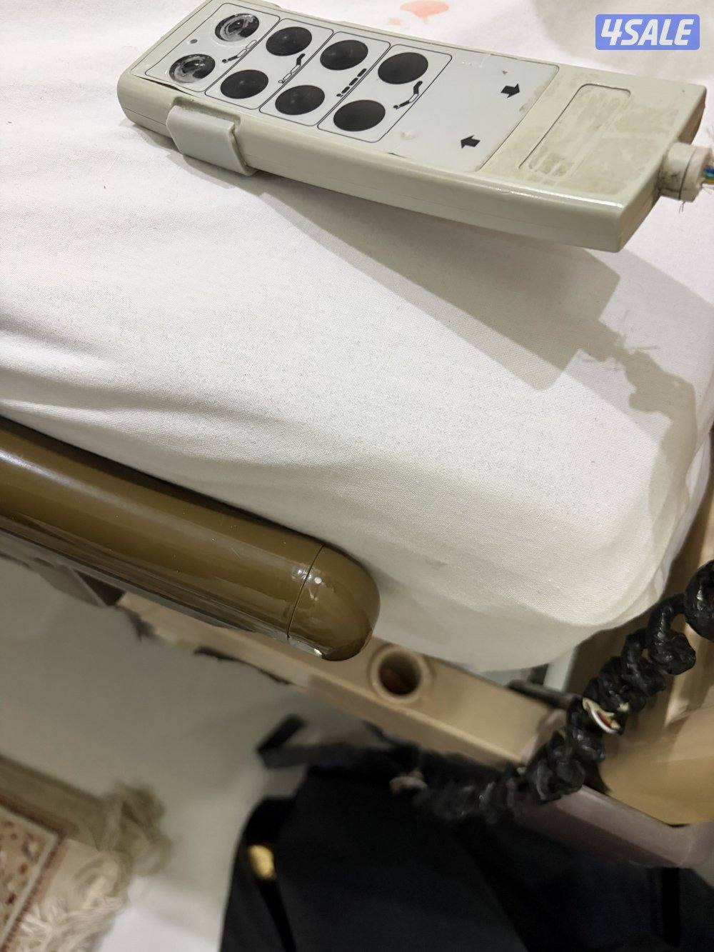 سرير كهربائي مستعمل لذوي الاحتياجات الخاصة وكبار السن4