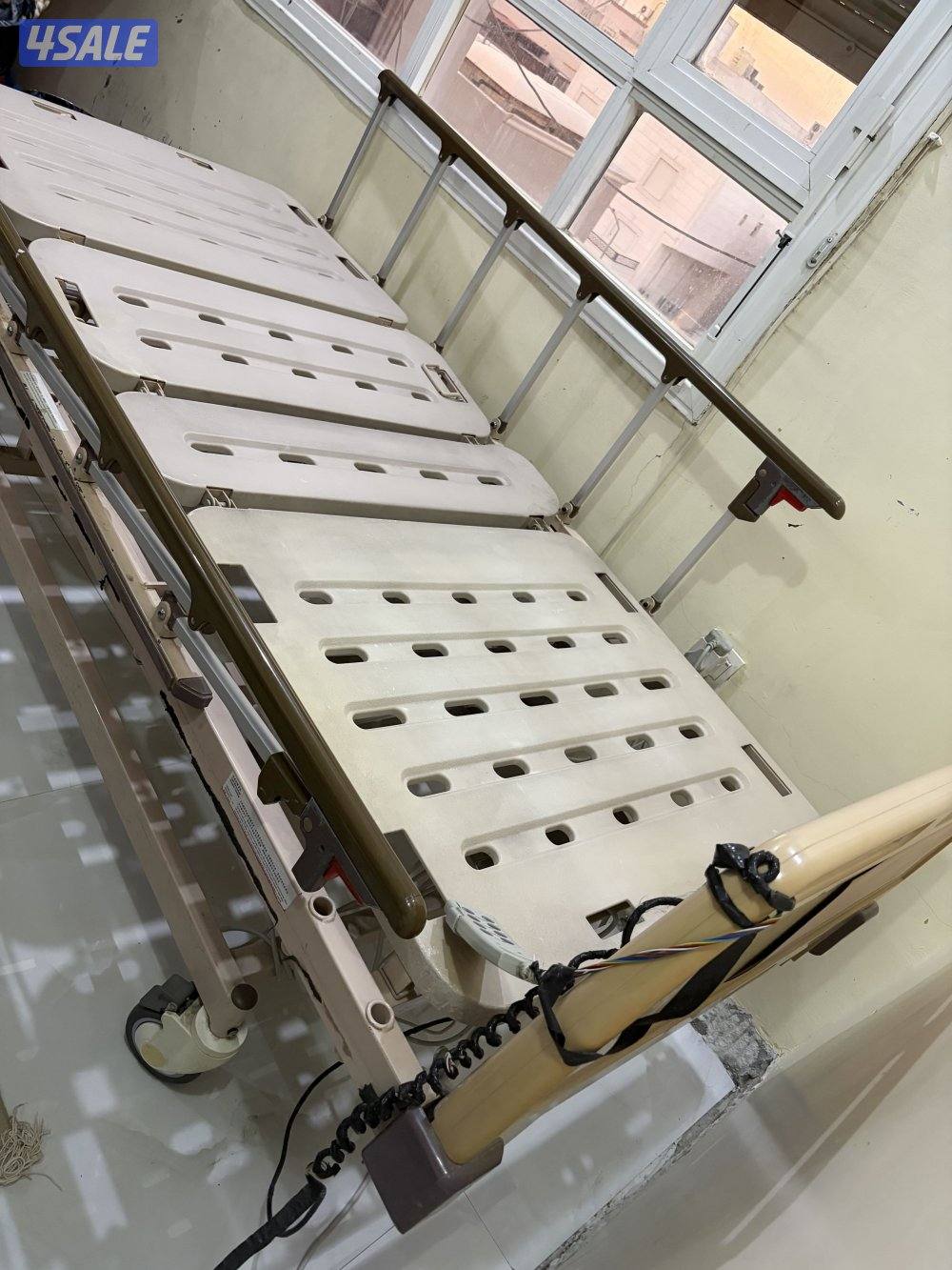 سرير كهربائي مستعمل لذوي الاحتياجات الخاصة وكبار السن5