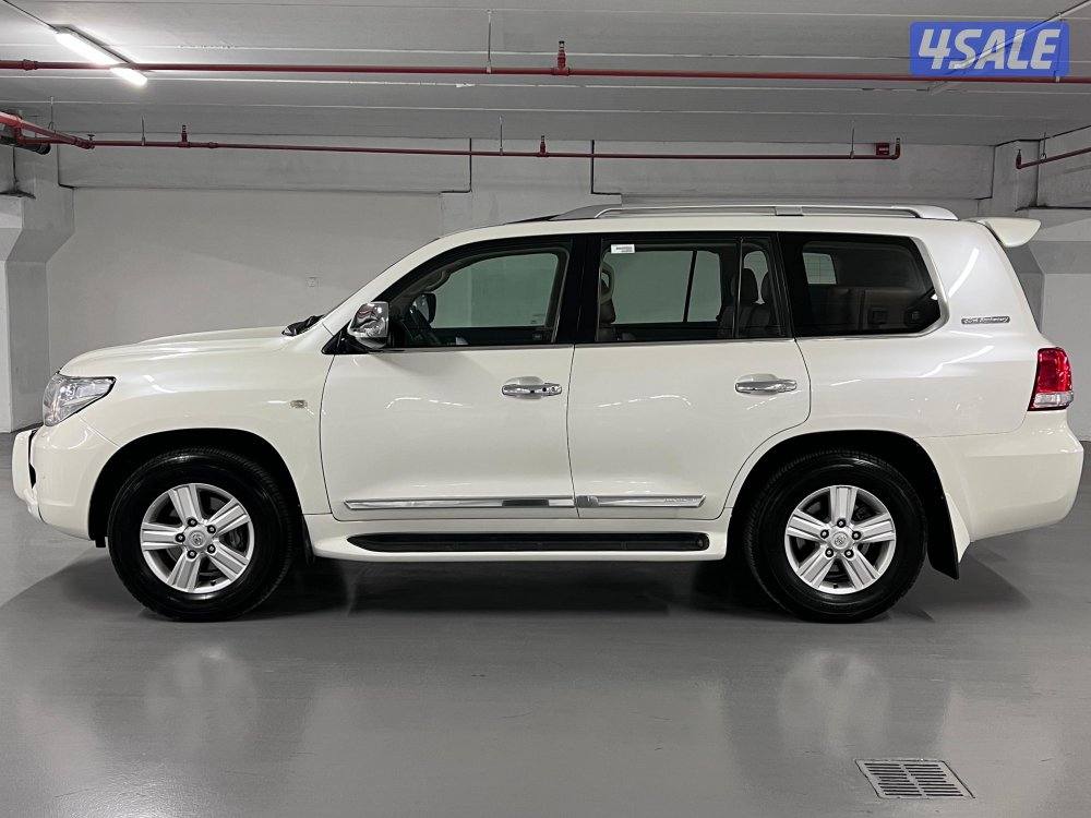 تويوتا لاندكروزر VXR 20112