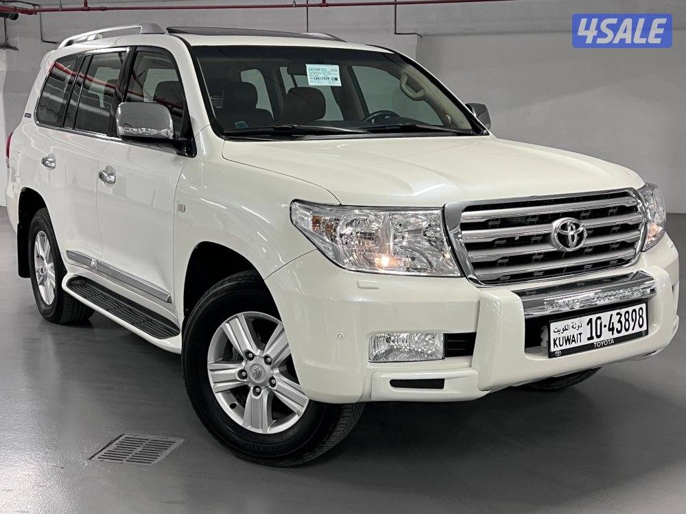 تويوتا لاندكروزر VXR 20111