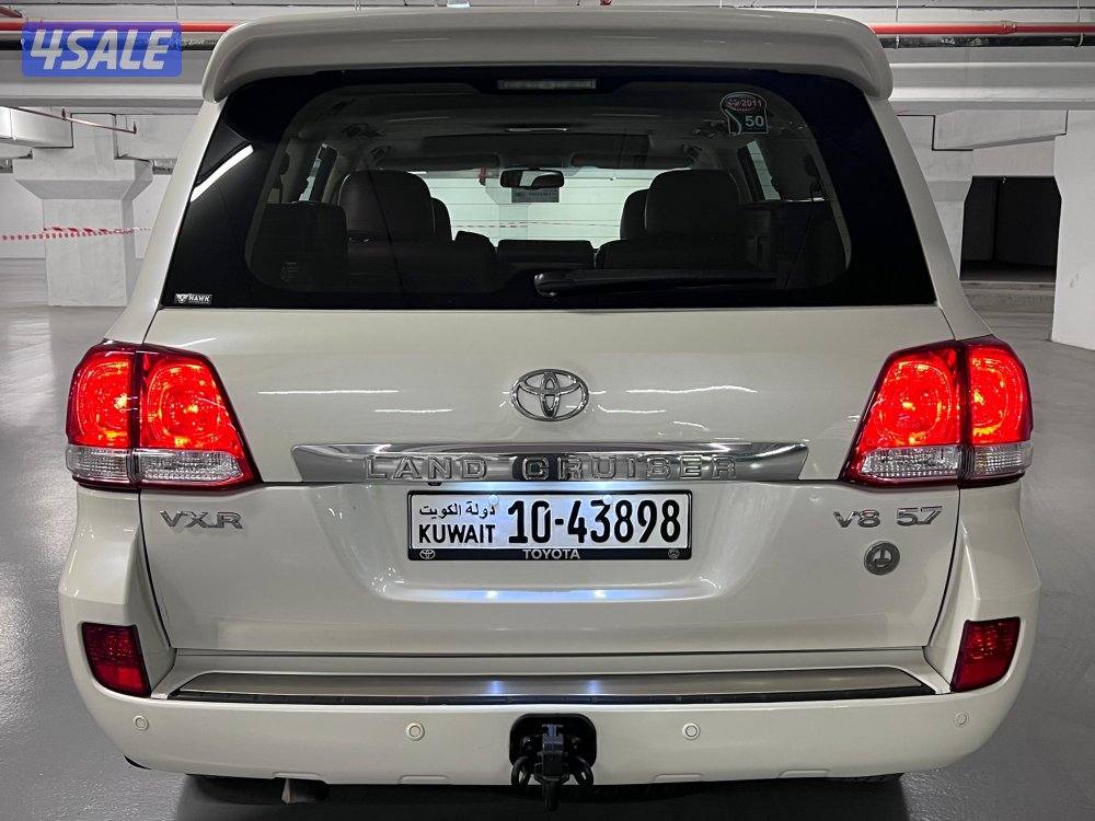 تويوتا لاندكروزر VXR 20114