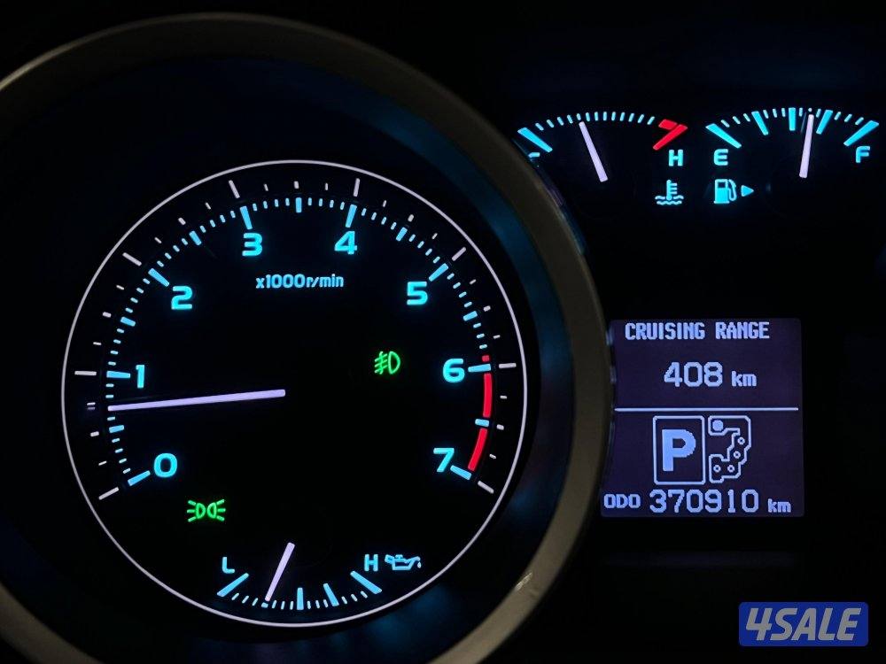 تويوتا لاندكروزر VXR 201111