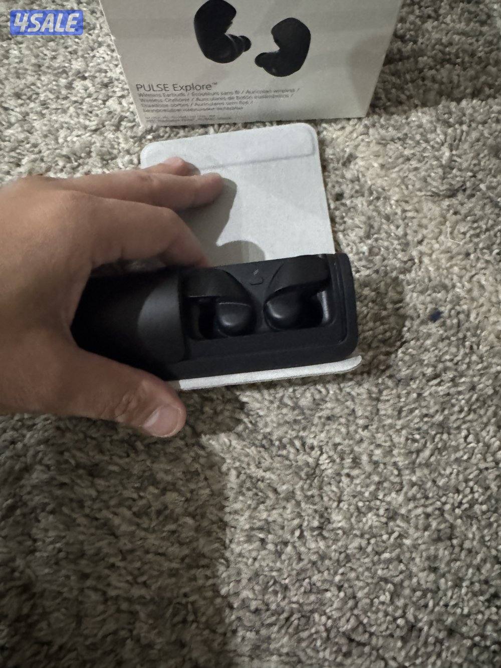 شاشة بلايتيشن ٥ و سماعة بلايستيشن ٥7