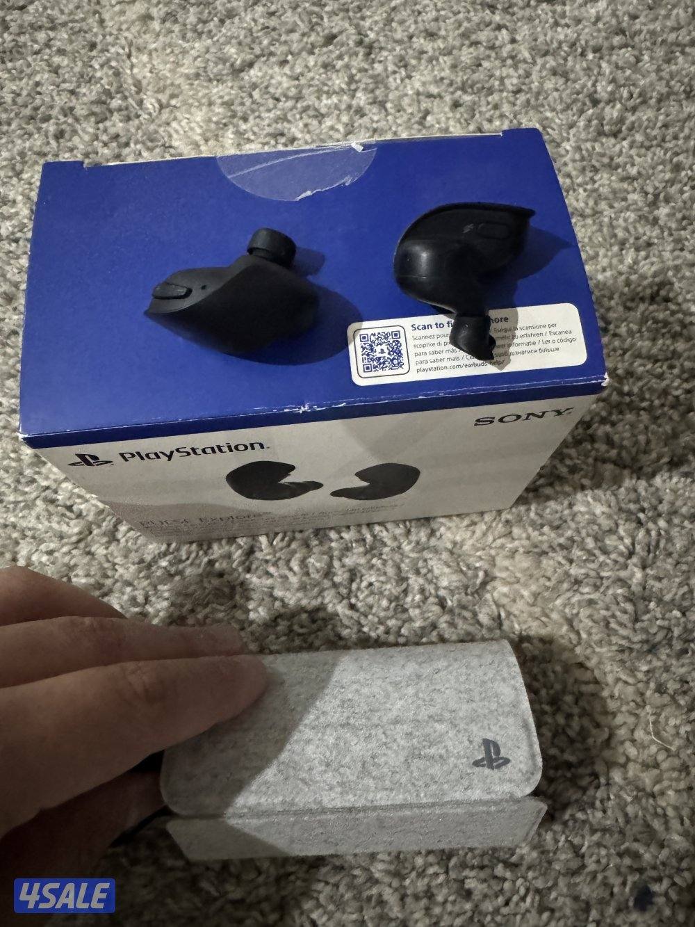 شاشة بلايتيشن ٥ و سماعة بلايستيشن ٥9