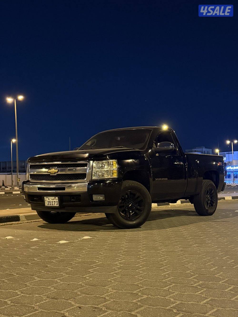 للبيع وانيت سلفرادو موديل ٢٠١١ ماشي ٣٣٤ الف شرط الفحص0