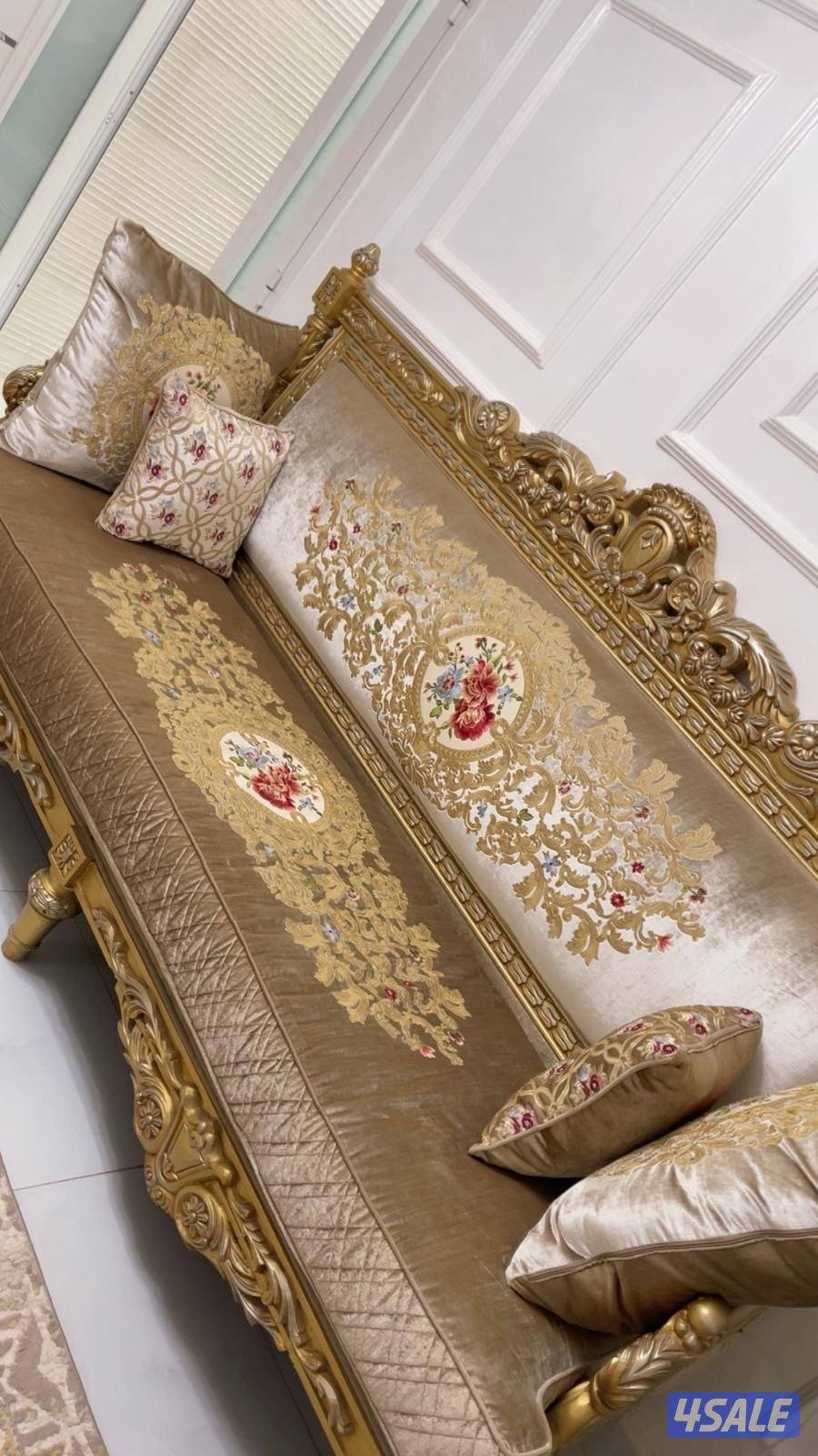 غنفات ملكية فخمة بحالة جيدة 100% ونظيفة مريحة جداً تناسب الصالات0