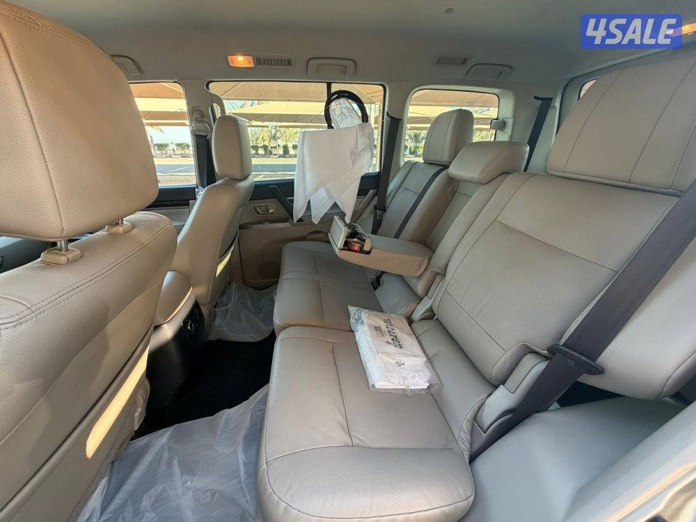 للبيع باجيرو2020 بحالة ممتازة4