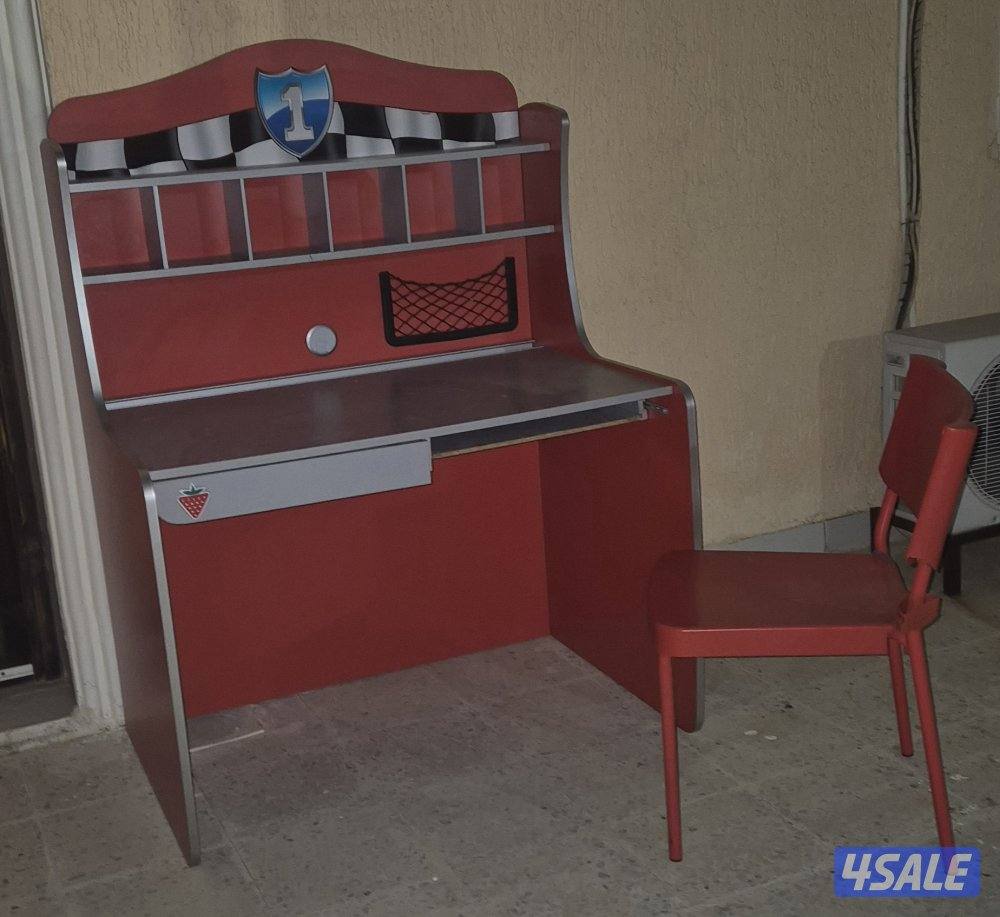 سرير سيارة+ماترس+مكتب دراسي وكرسي نفس التصميم من ماركة كليك بسعر302