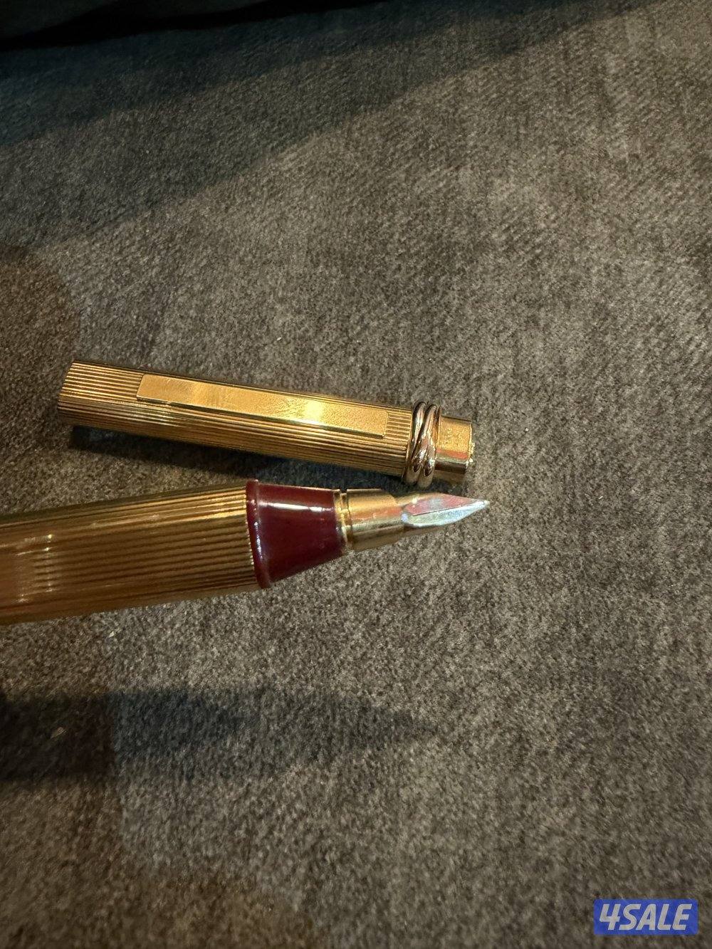 قلم كارتير فاندوم لون ذهبي حالته ممتازه ريشه4