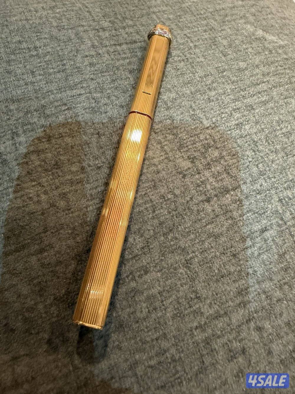 قلم كارتير فاندوم لون ذهبي حالته ممتازه ريشه8