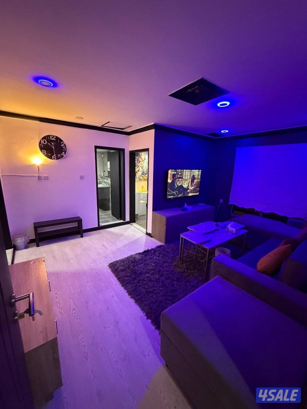 يوجد لدينا شقق الايجار غرفه وصاله ومطبخ وحمام تشطيب سوبر لوكس يوجد0