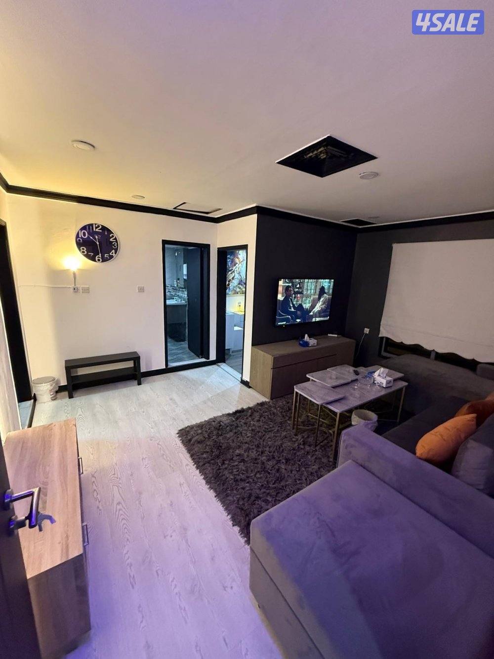 يوجد لدينا شقق الايجار غرفه وصاله ومطبخ وحمام تشطيب سوبر لوكس يوجد5