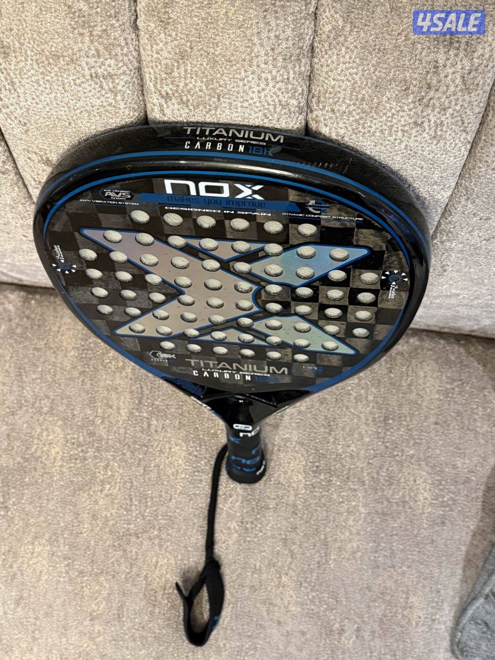 مضرب بادل أستعملته استعمال بسيط فيه شوية خدوشات خفيفه3