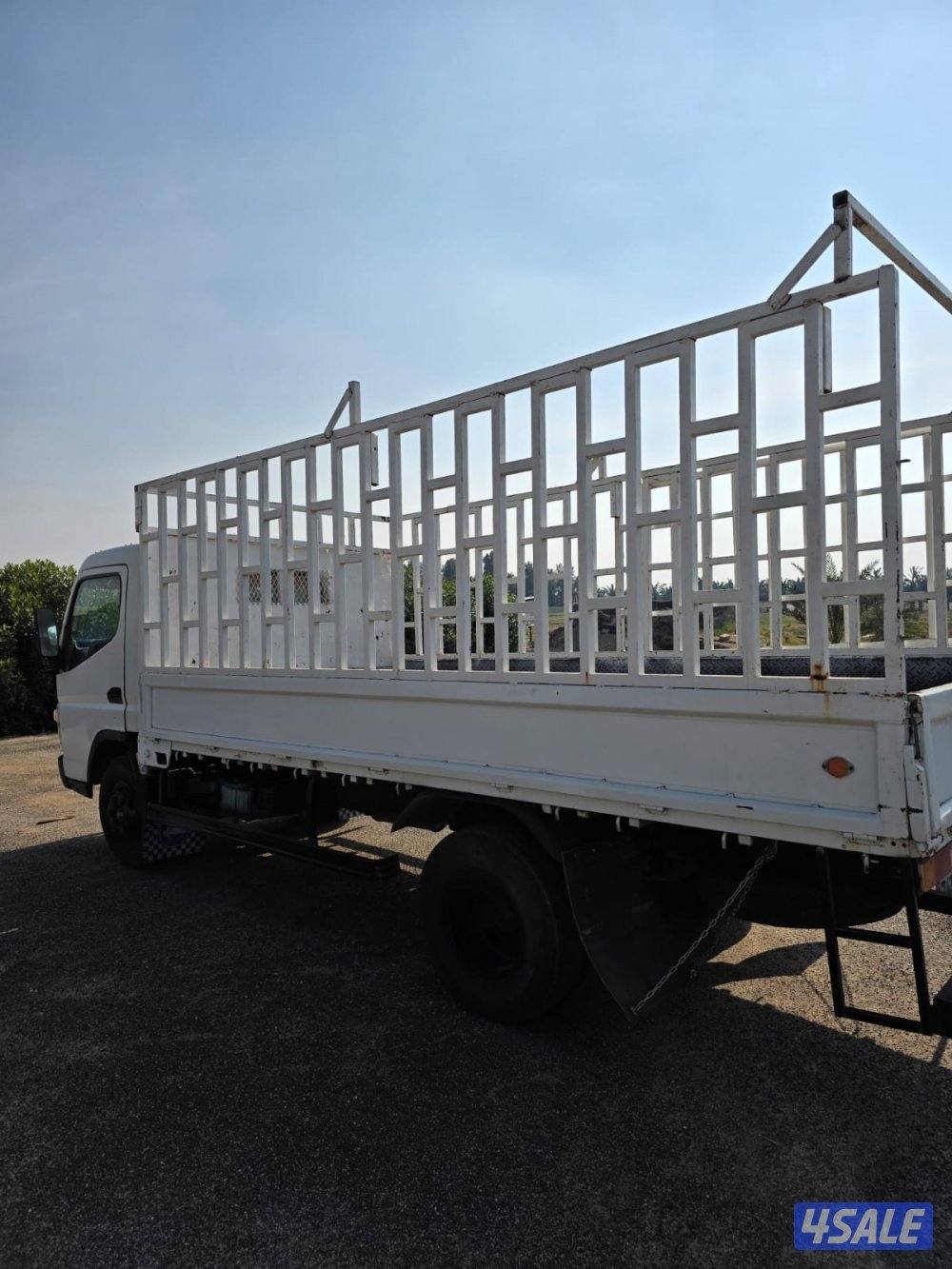 هاف لوري ميتسوبيشي2007 الطول 5.4 في ضربه في الشاص غيرضاره بالاستخدام0