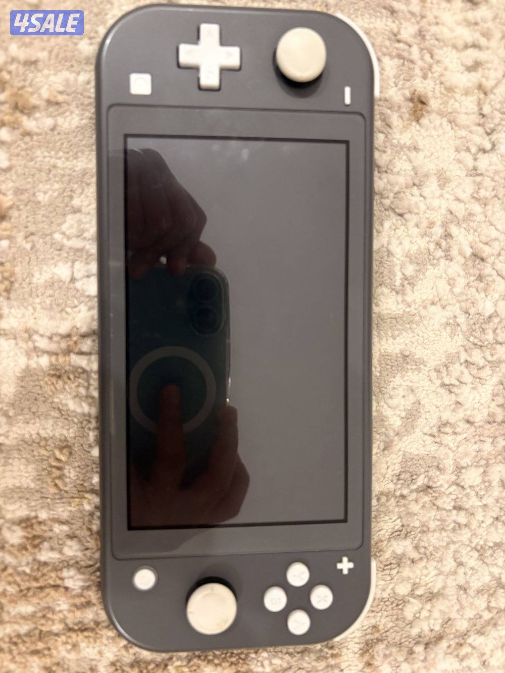 سوتش لايت مستعمل بحالة جيدة مع ذاكرة ١٢٨ جيجا مع شحط بسيط قابل للتفاوض0