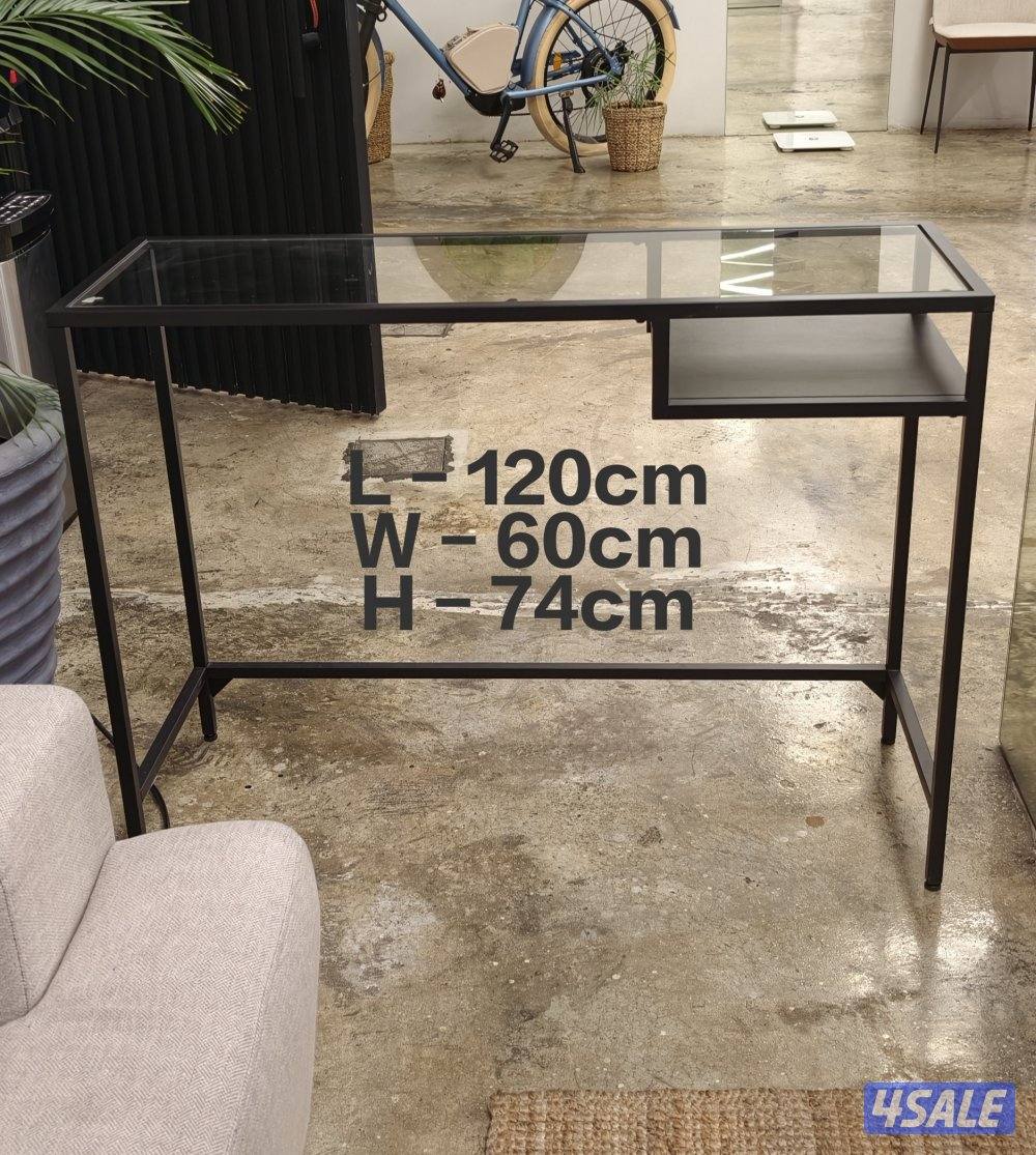 Computer table/desk0