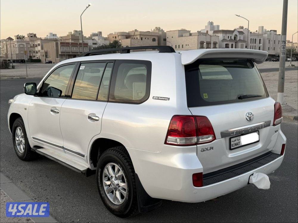 لاندكروزر الساير0