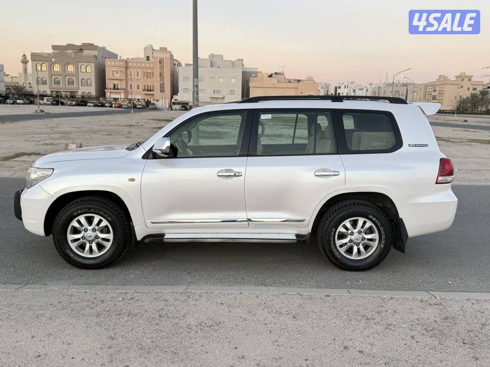 لاندكروزر الساير4