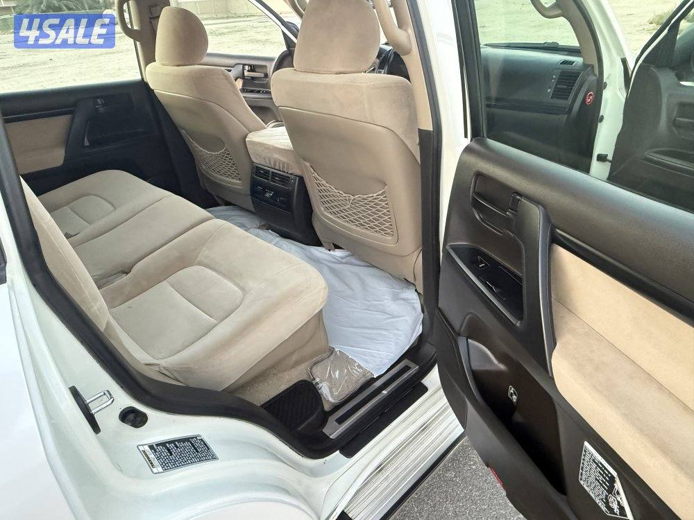 لاندكروزر الساير8