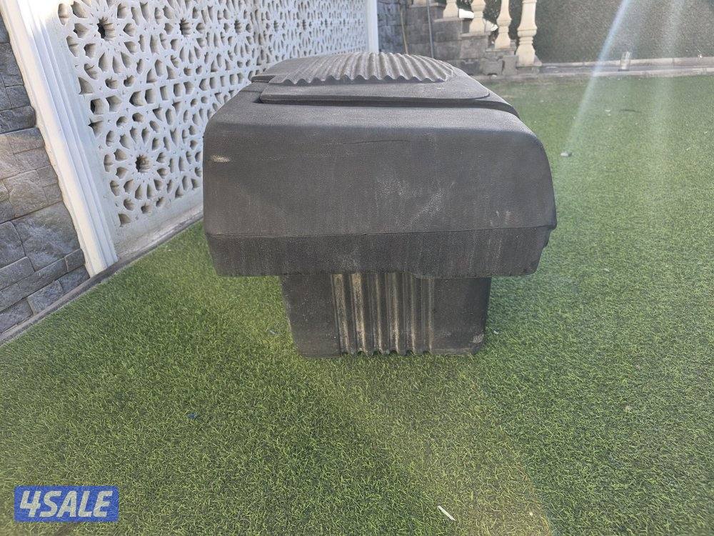 للبيع صندوق معدات بحالة ممتازه2