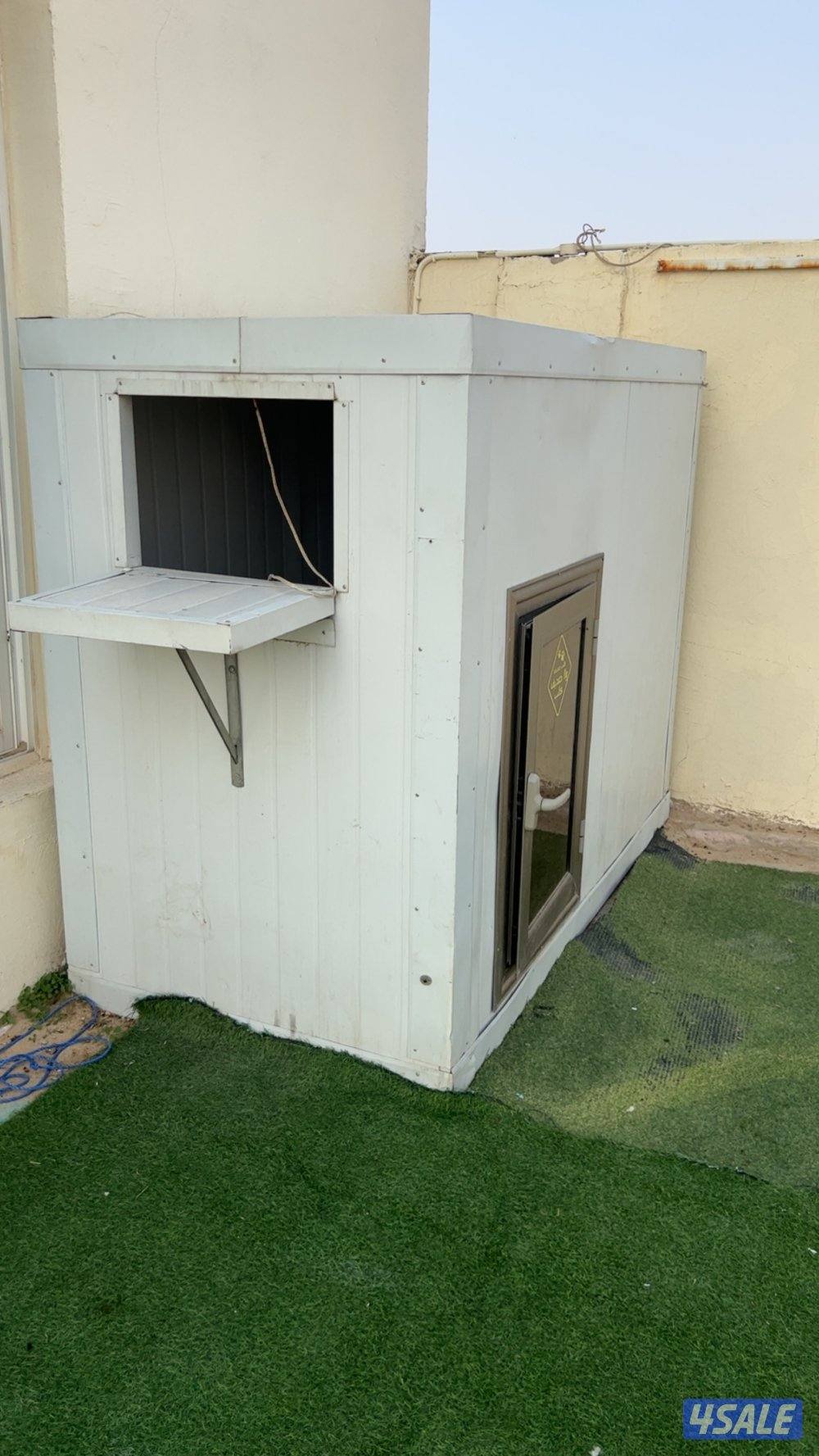 البيع قفص ساندوج بانل استعمال٤ شهور و عازل و شفاط و ليت قابل للمساومه1