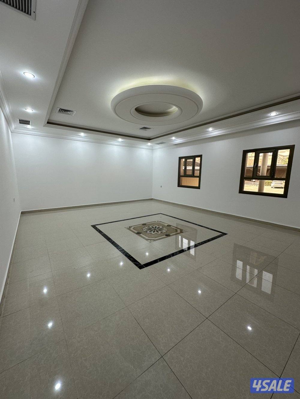 للايجار دور ارضي بالفحيحيل ق11