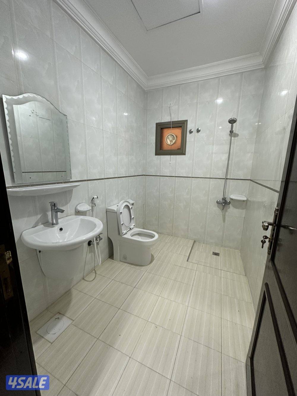 للايجار دور ارضي بالفحيحيل ق15