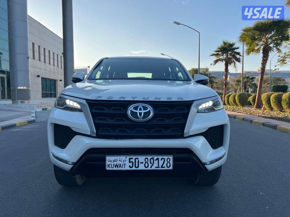 للبيع فورتنر موديل 2021 ( شرط الفحص ) صبغ الوكاله عداد 85 فـقـط1