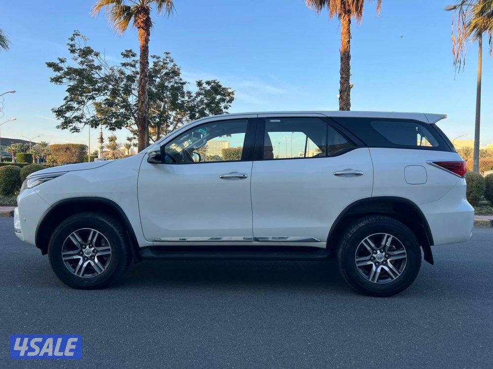 للبيع فورتنر موديل 2021 ( شرط الفحص ) صبغ الوكاله عداد 85 فـقـط7