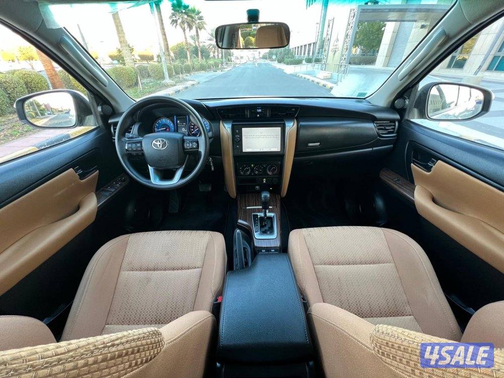 للبيع فورتنر موديل 2021 ( شرط الفحص ) صبغ الوكاله عداد 85 فـقـط11