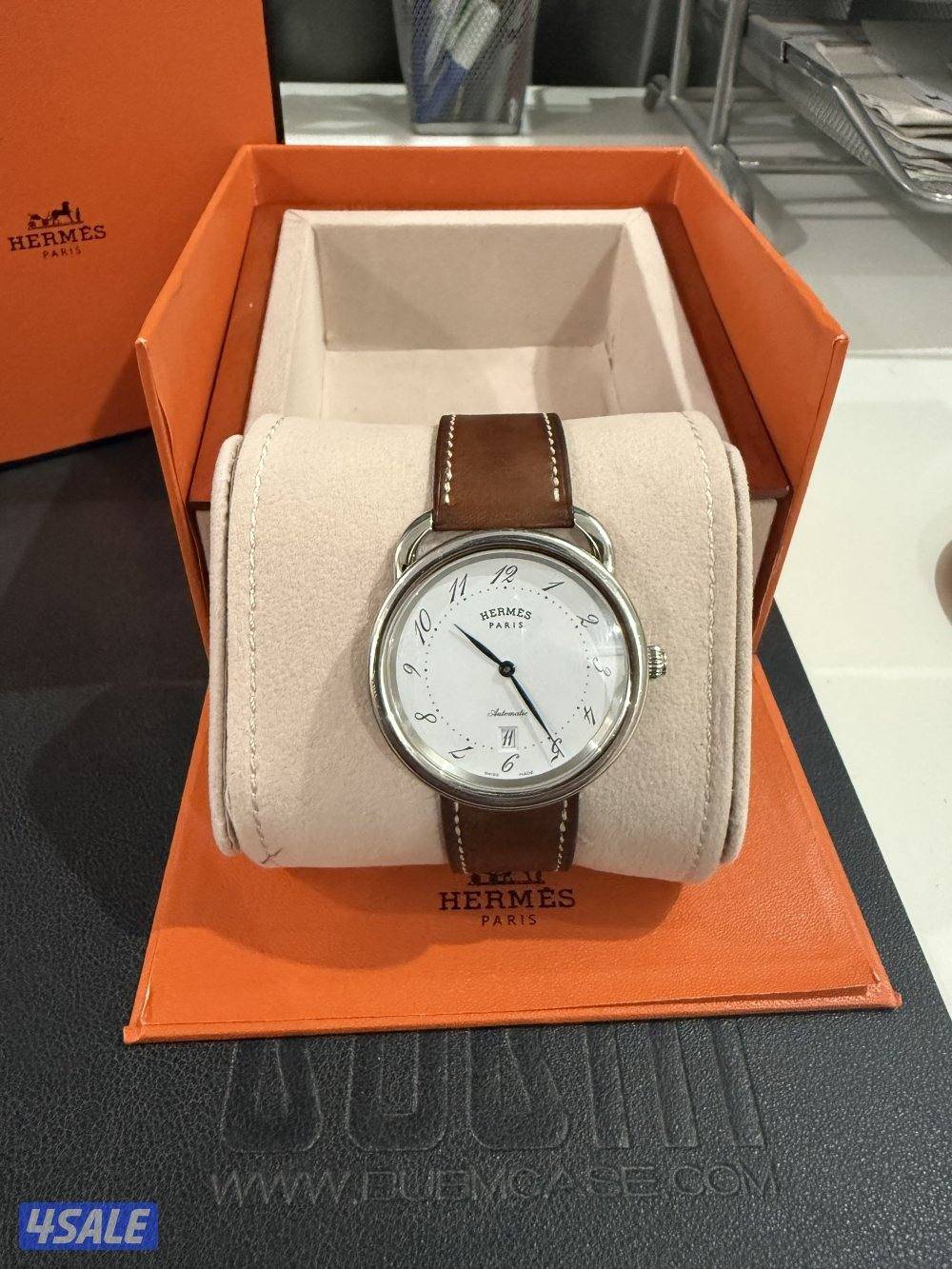 ساعه هرمز ارسو كاملة المرفقات بحاله كالجديدة0