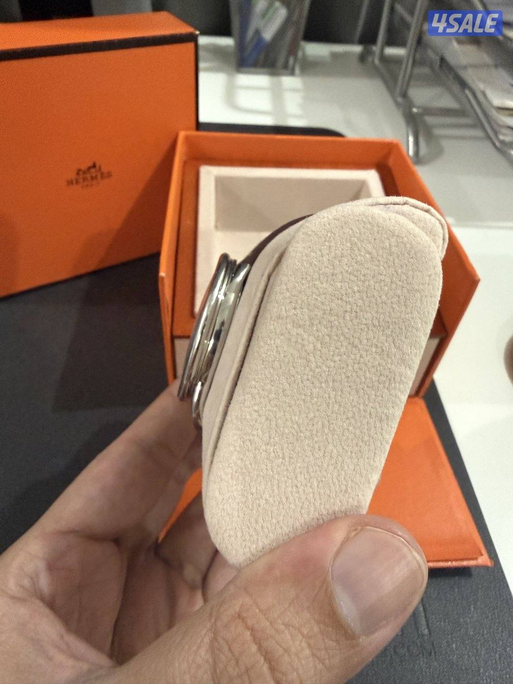 ساعه هرمز ارسو كاملة المرفقات بحاله كالجديدة1