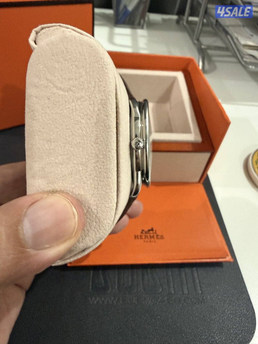 ساعه هرمز ارسو كاملة المرفقات بحاله كالجديدة2