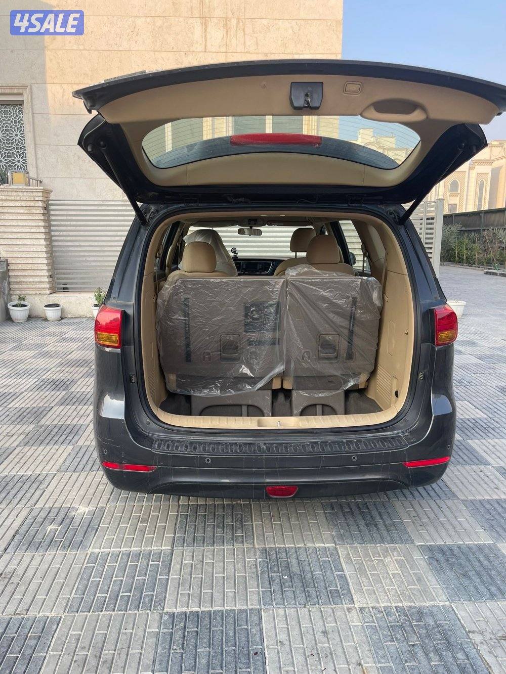 كيا كرنفال 2018  وارد الوكاله عداد 180 الف3