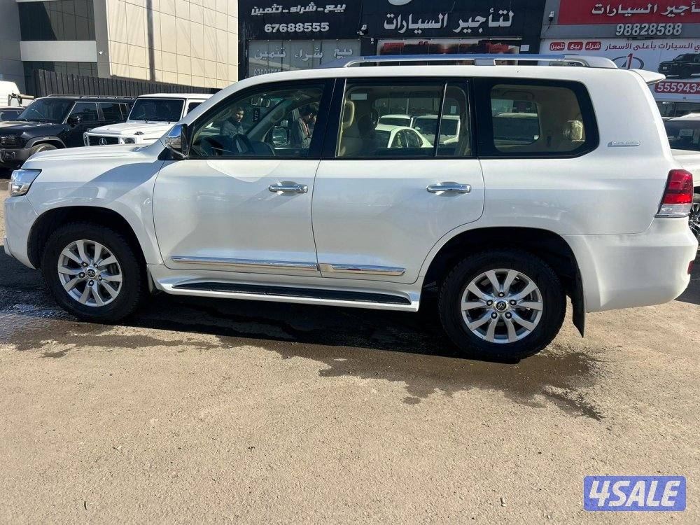 تويوتا لاند كروزر GX.R-V8 موديل 2016 ماشى 240.000  k.m3
