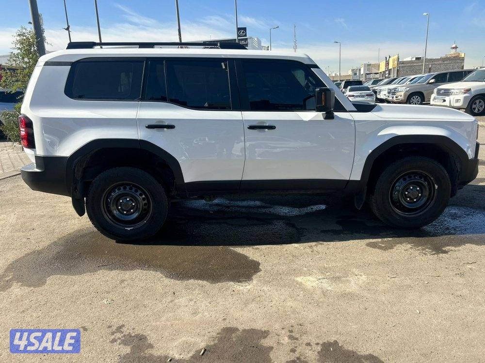 تويوتا لاند كروزربرادو -BX موديل 2024 ماشى 26.000 k.m  وارد الساير .2