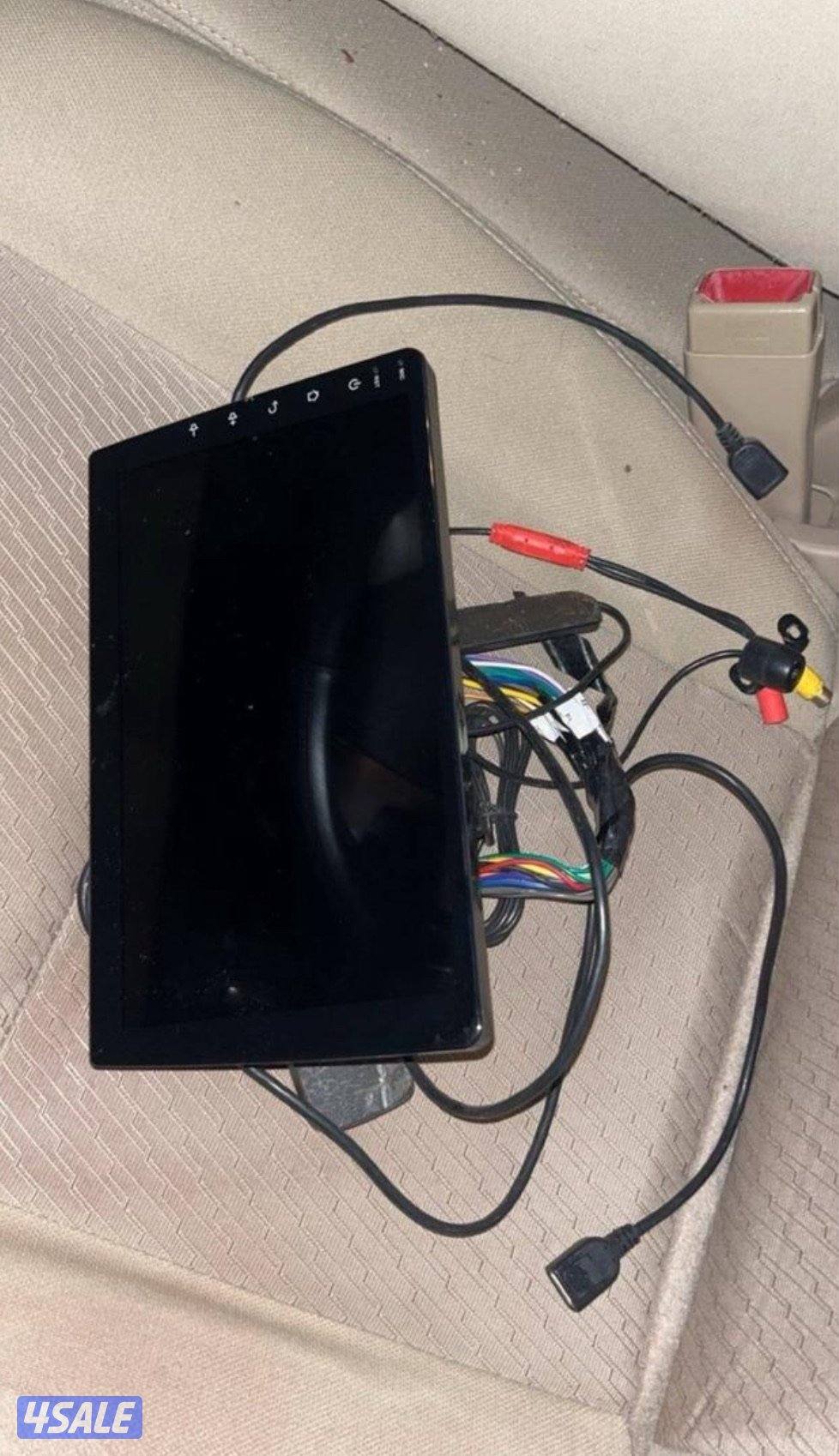 شاشه سياره كربلاي 4k ويوجد فيها كمرا خلفيه الشاشه نظيفه.0