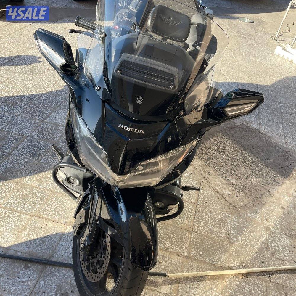 للبيع دراجة نارية غولدونغ هوندا0