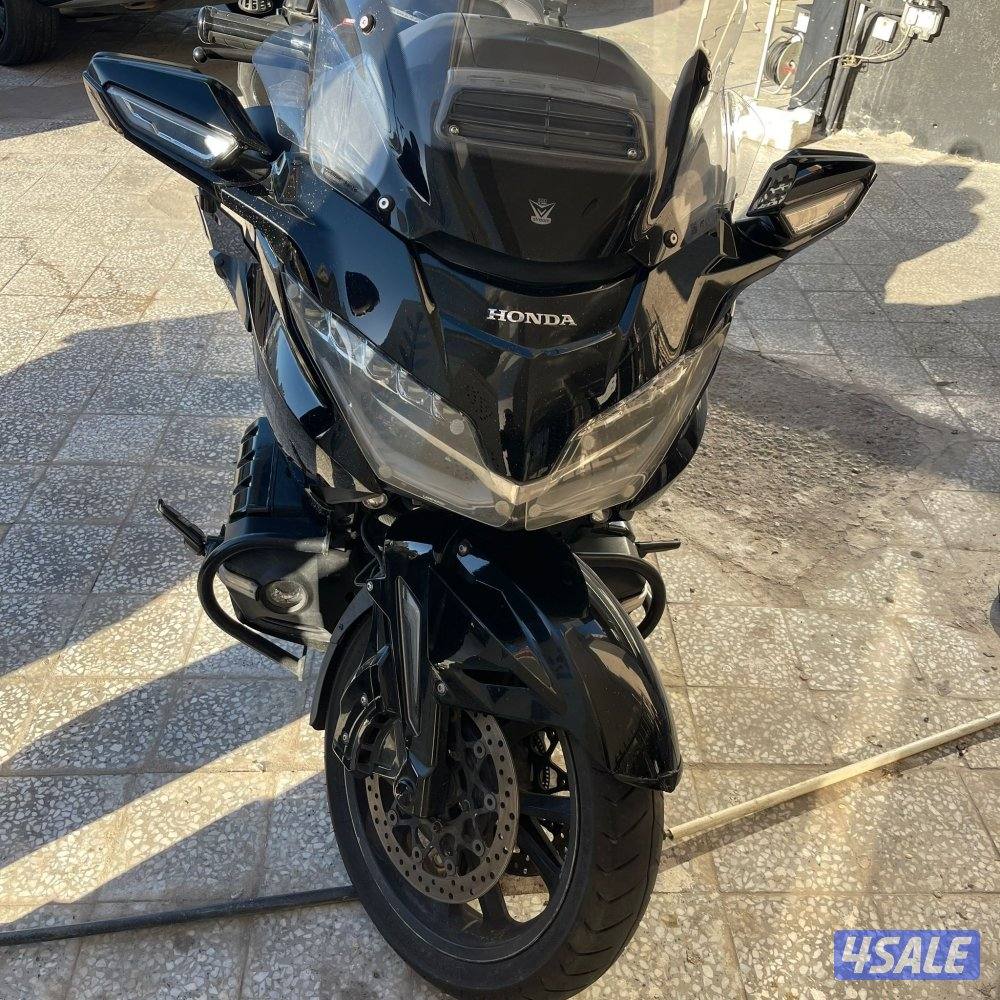 للبيع دراجة نارية غولدونغ هوندا4