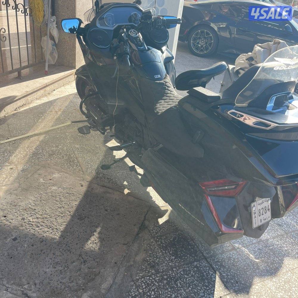 للبيع دراجة نارية غولدونغ هوندا8