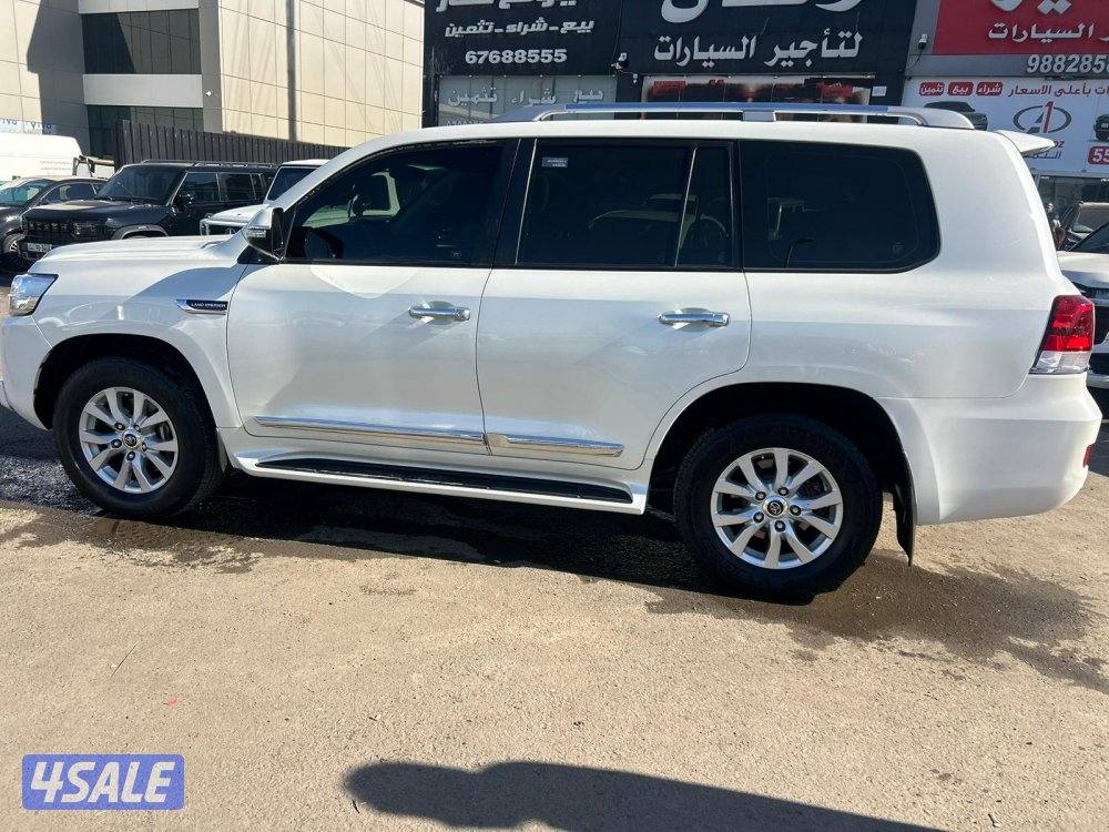 تويوتا لاند كروزر GX.R-V6 موديل 2021 ماشى 106.000 k.m   وارد الساير2