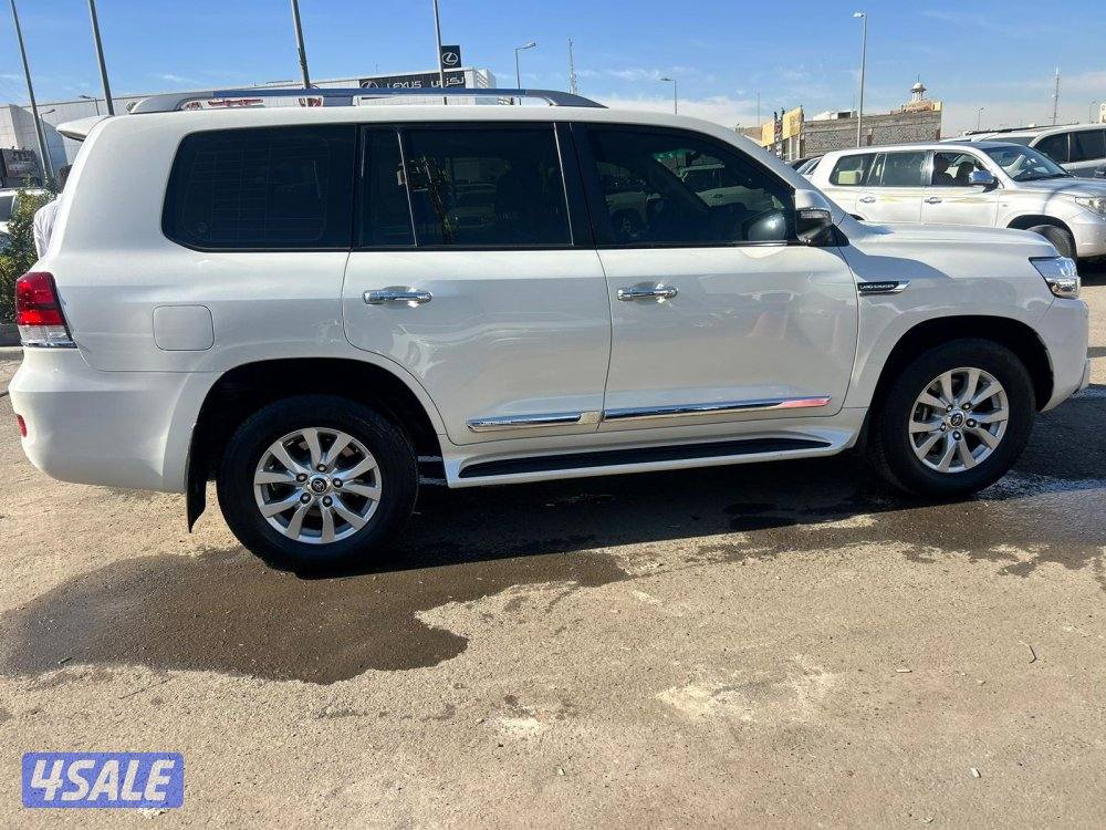تويوتا لاند كروزر GX.R-V6 موديل 2021 ماشى 106.000 k.m   وارد الساير3