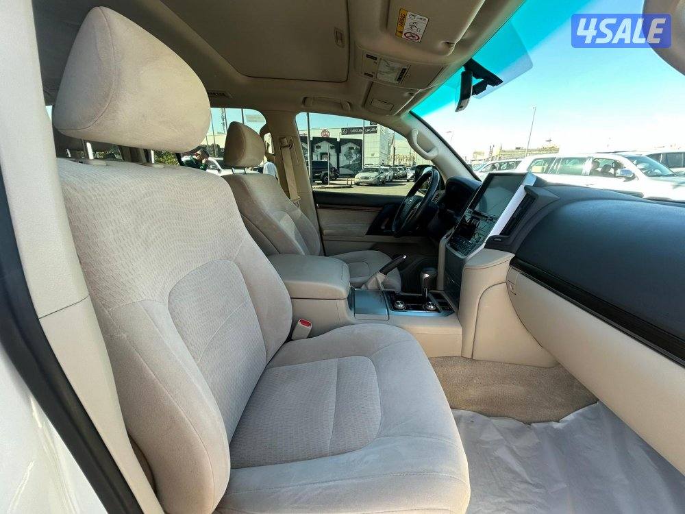 تويوتا لاند كروزر GX.R-V6 موديل 2021 ماشى 106.000 k.m   وارد الساير5