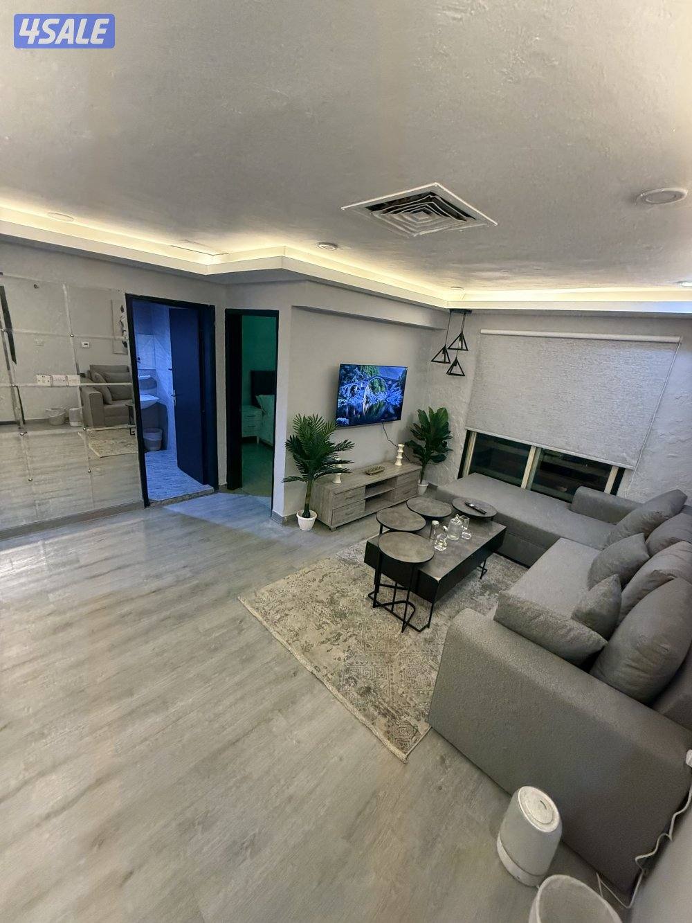 يوجد لدينا شقه خلو الايجار غرفه وصاله ومطبخ وحمام تشطيب سوبر لوكس يوج🚘0