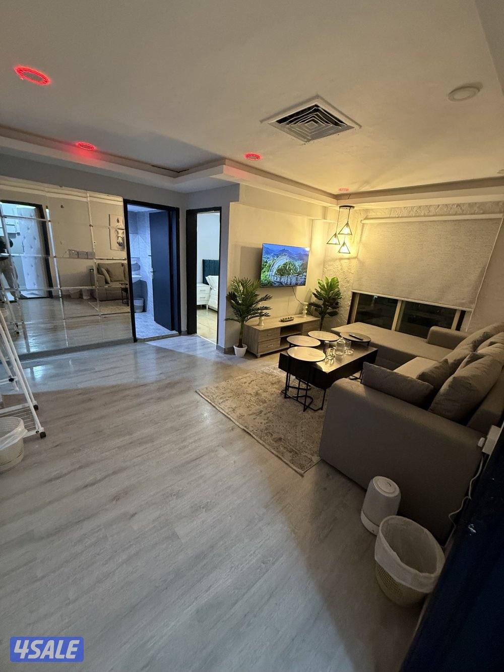 يوجد لدينا شقه خلو الايجار غرفه وصاله ومطبخ وحمام تشطيب سوبر لوكس يوج🚘1