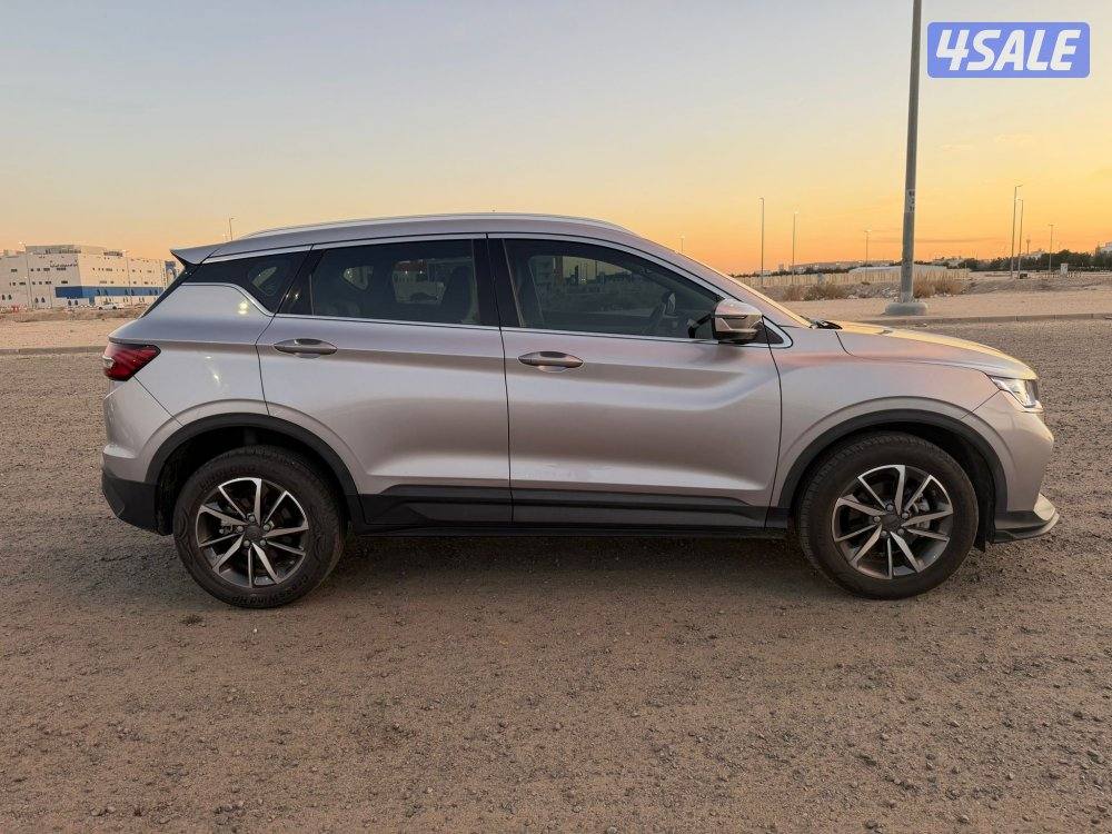 جيلي كولاراي 2023 بحالة المصنع كالجديد4