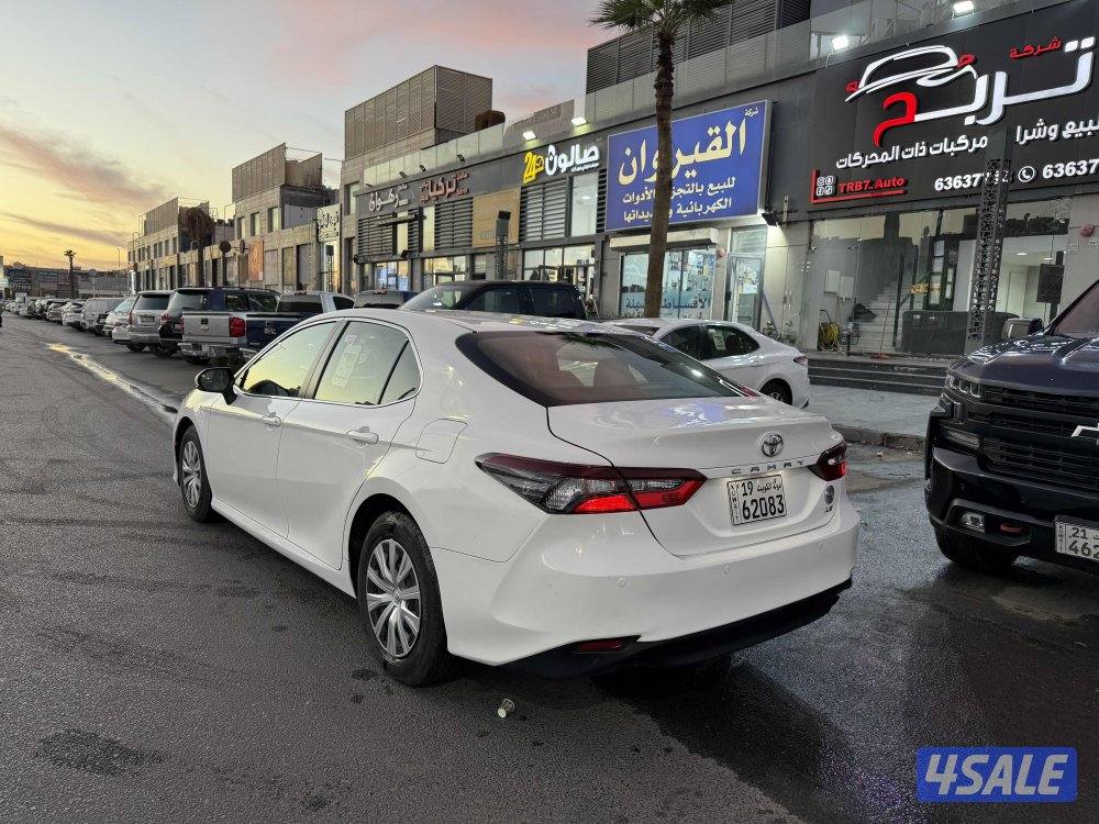 كامري 2020 ماشية 13 الف مخزن0