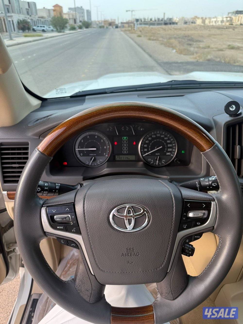 لاندكروزر 2016 رقم 39